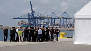Police and Civil Guard staff next to the point of arrival vessel Aquarius 