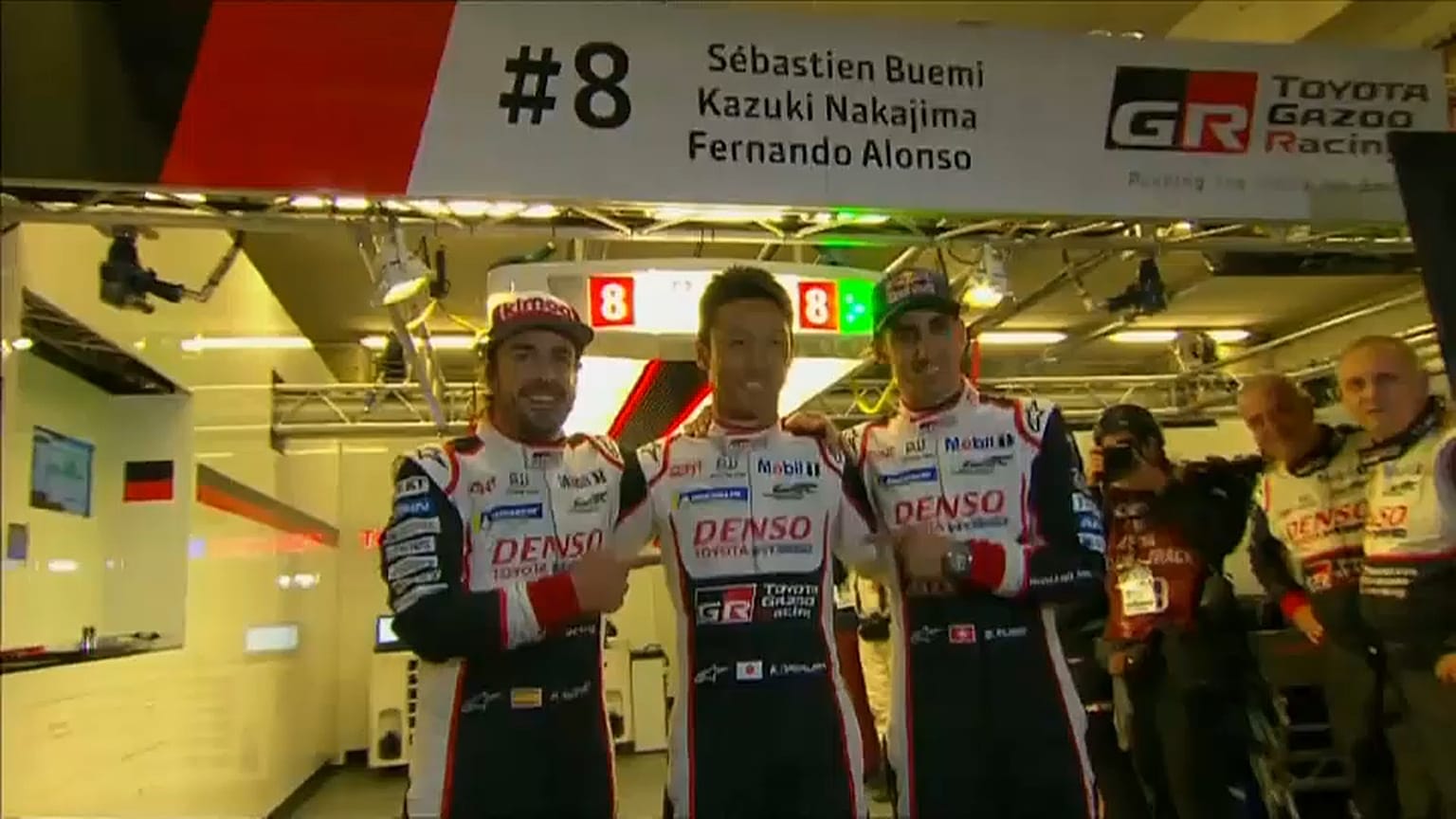 Fernando Alonso gana junto a Toyota las 24 horas de Le Mans