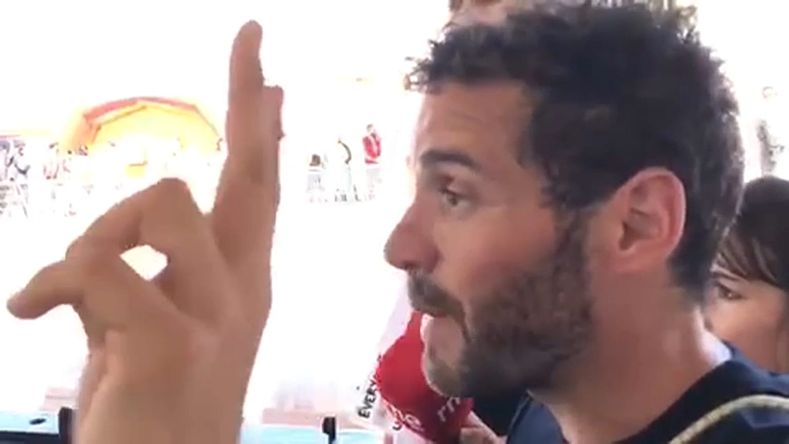 Aquarius legt in Spanien an