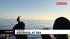 Esperando la costa en el Aquarius