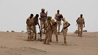 التحالف بقيادة السعودية يشن ضربات جوية على مطار الحديدة اليمني