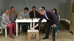 Kolumbia elnököt választ