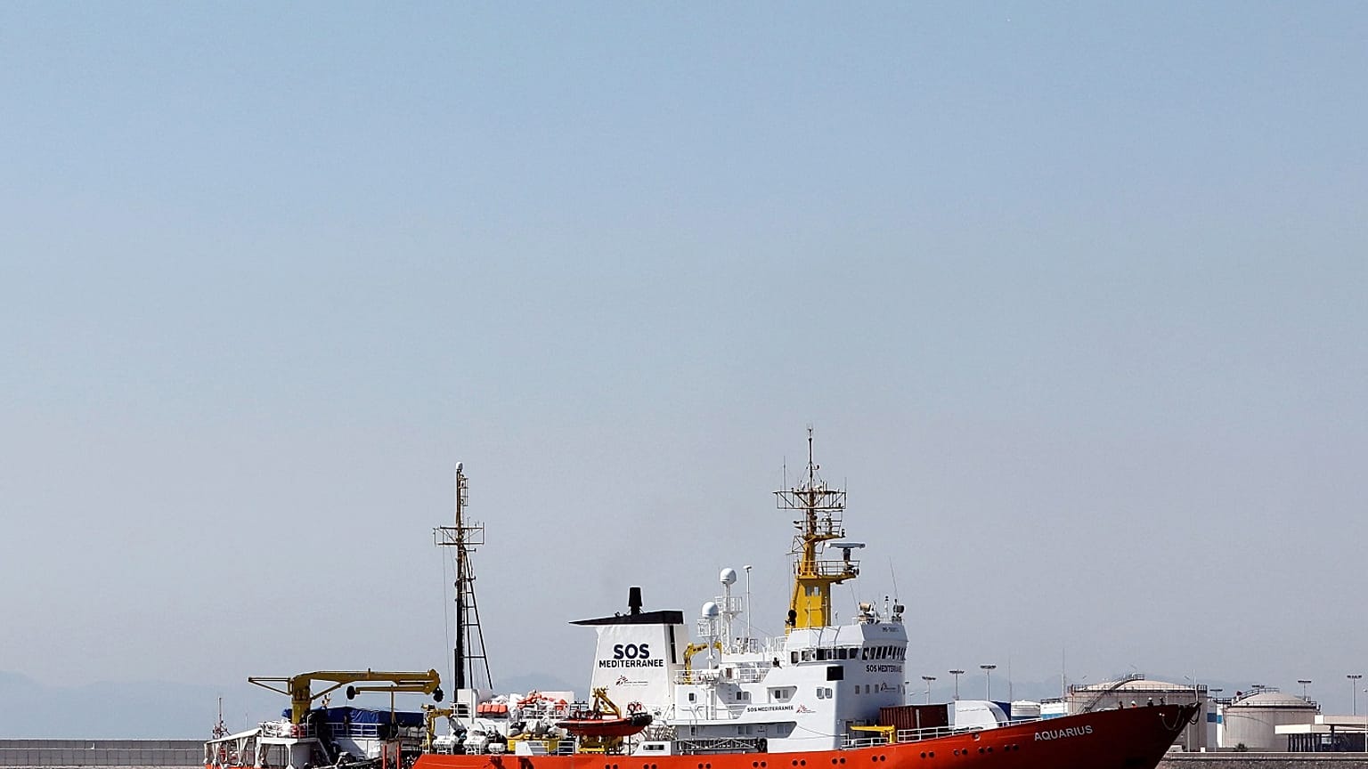 Το τέλος της «οδύσσειας» του πλοίου Aquarius