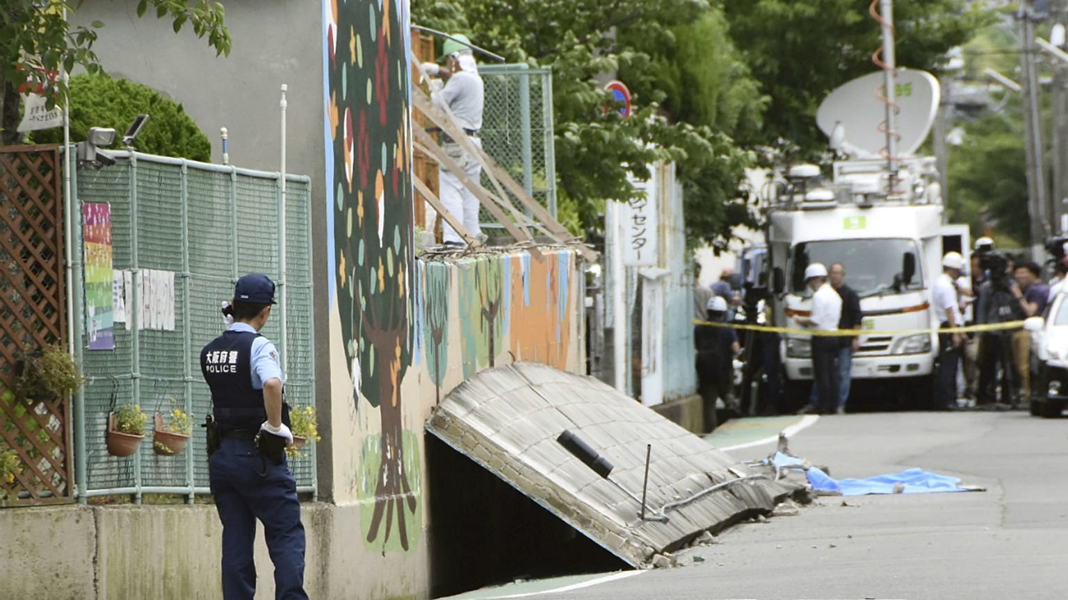 Japonya'da deprem: 3 ölü, 200 yaralı
