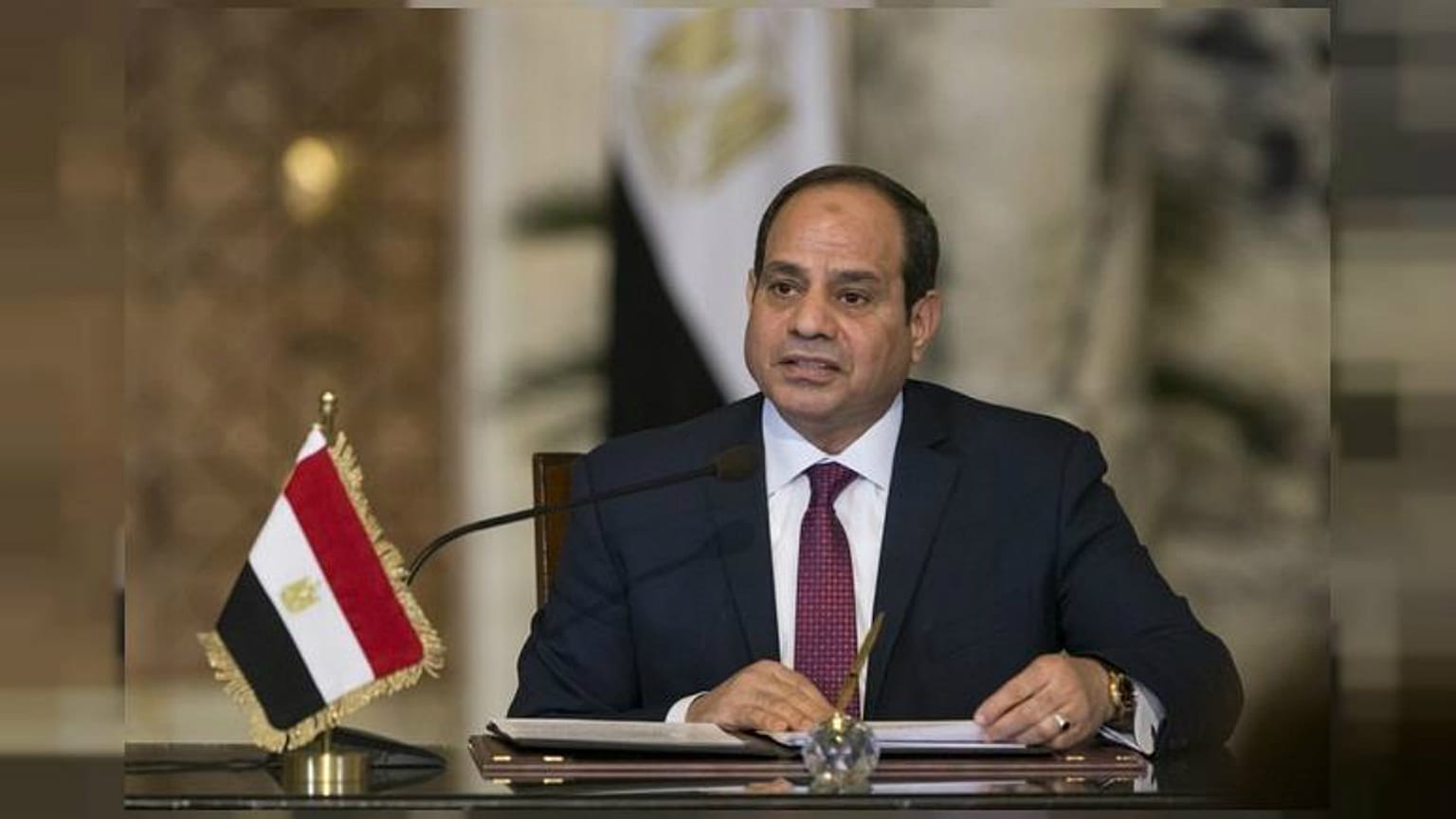 نواب في البرلمان المصري ينتقدون السيسي بسبب خفض الدعم على الوقود والكهرباء