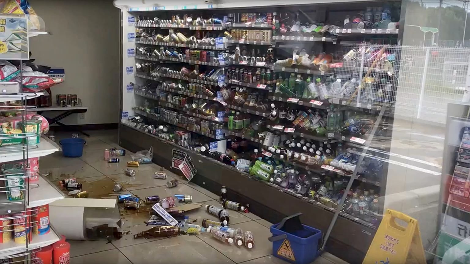 Caos em Osaka com sismo intenso