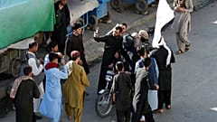Afghanistan: talebani indignati per i selfie durante la tregua