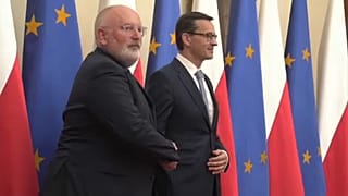 La Commission européenne espère poursuivre le dialogue avec Varsovie