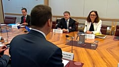 UE inicia negociações para acordo de comércio com a Austrália