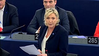 Le Pennek ki kell fizetnie a 300 ezer eurót