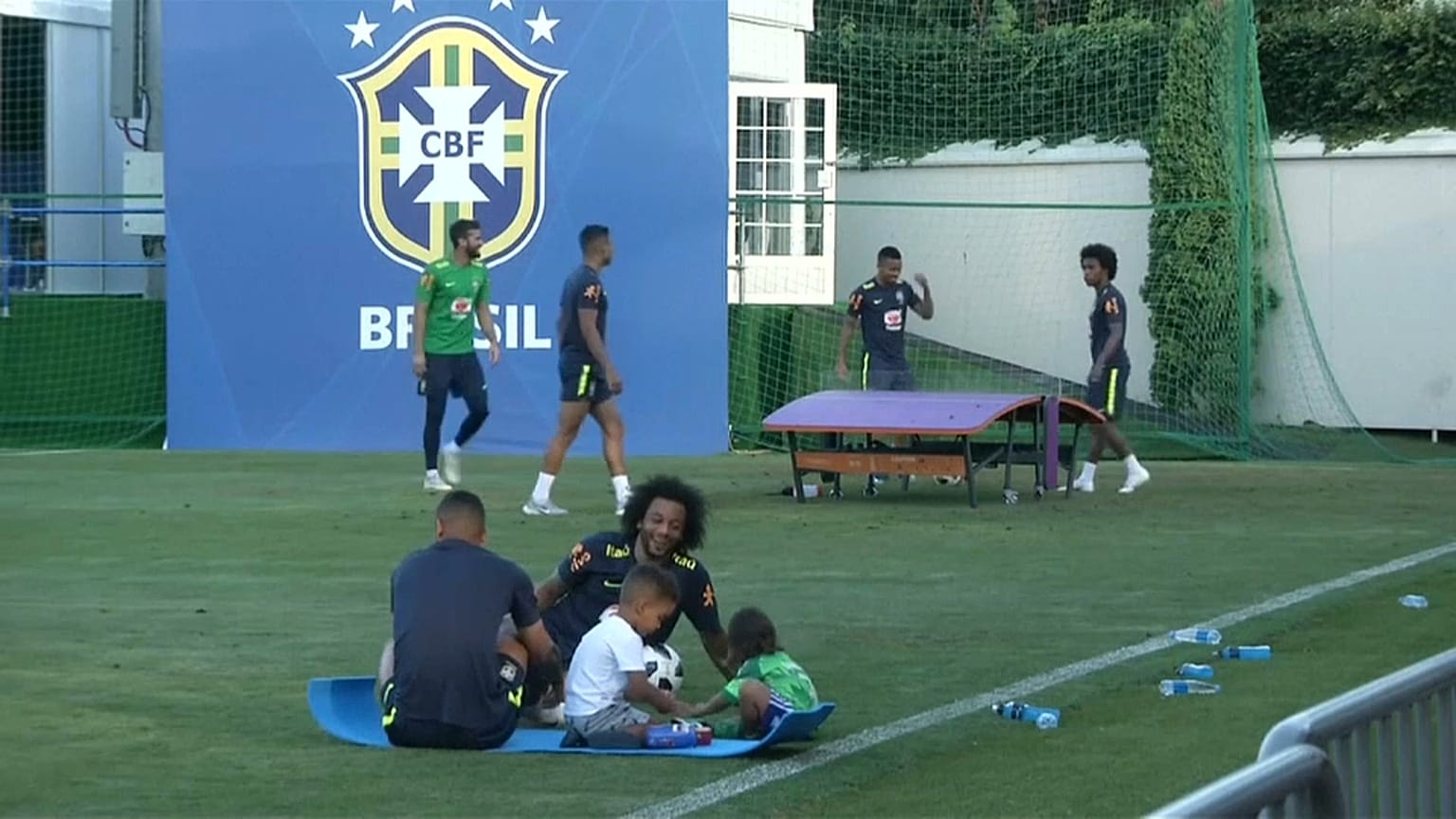 Brasilien absolviert leichtes Training im Kreis der Familie nach WM-Auftakt 
