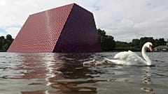 L'artiste Christo dévoile son "London Mastaba"