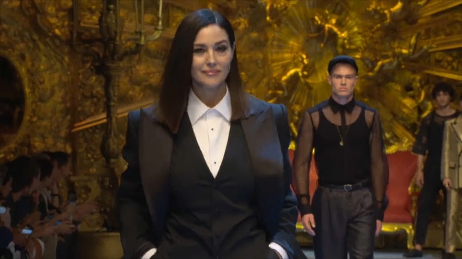 Monica Bellucci torna in passerella a Milano