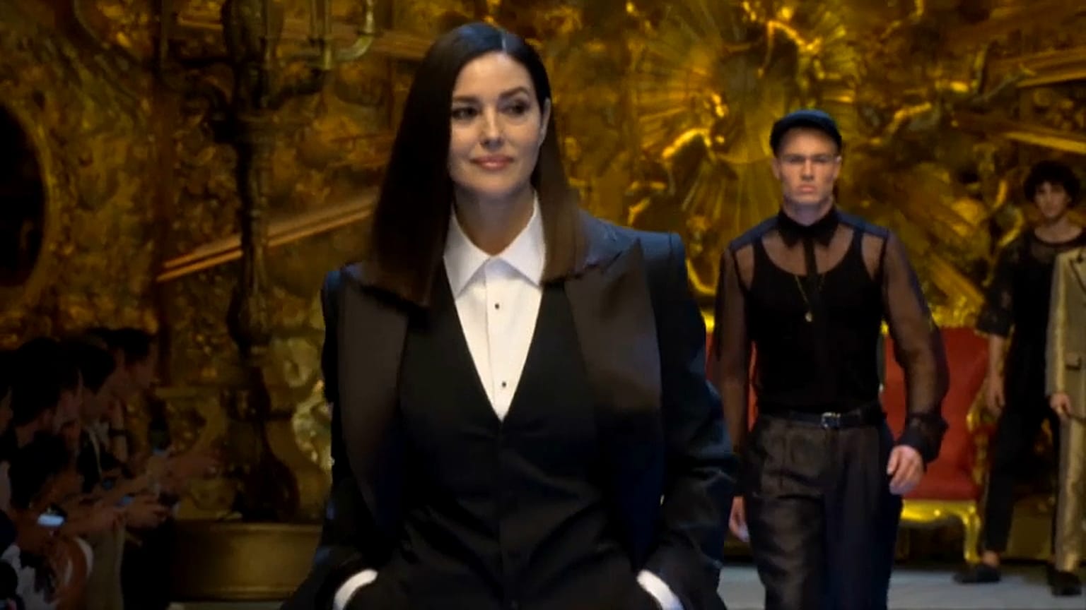 Mónica Bellucci y Naomi Campbell desfilan en Milán