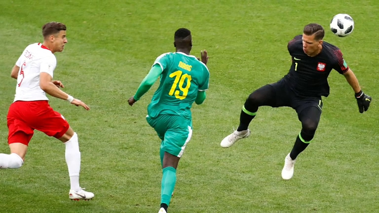 Senegal sorprende a Polonia