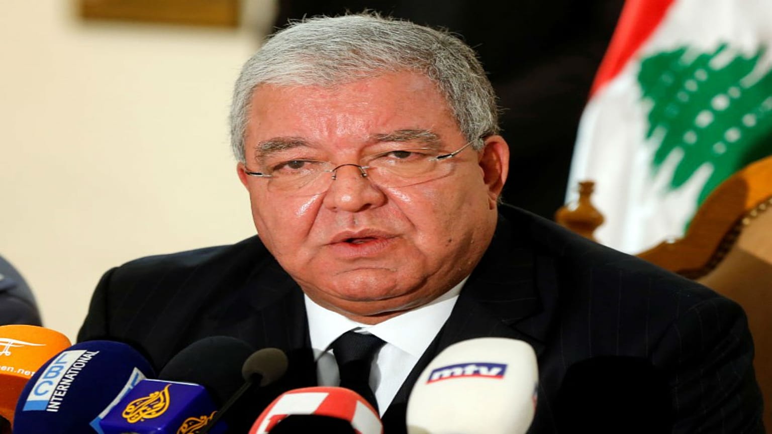 الإيرانيون قد يدخلون لبنان مستقبلا دون ختم جوازات سفرتهم