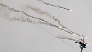 الجيش الإسرائيلي يستهدف مواقع لحماس ردّاً على إطلاق صواريخ من القطاع