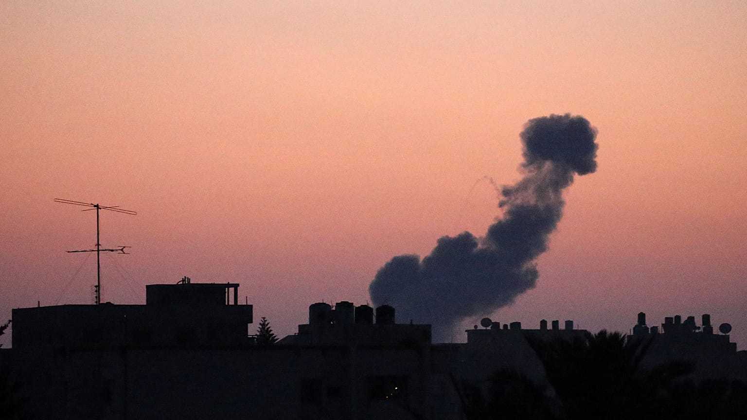 Israël frappe la bande de Gaza