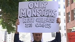 أحد المتظاهرين في سان فرانسيسكو