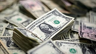 افت ارزش ریال ایران در برابر دلار آمریکا