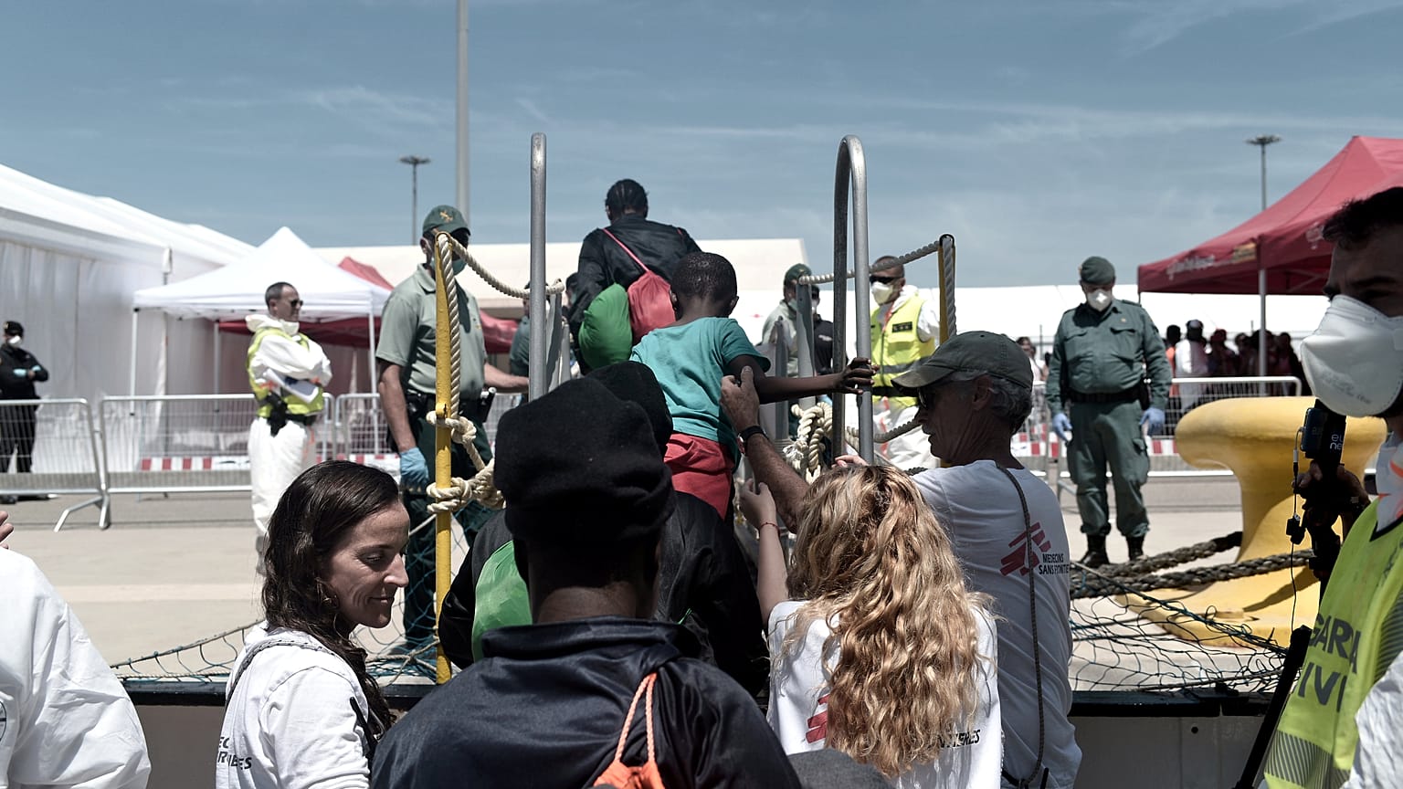 Una residencia española reubica a estudiantes para alojar pasajeros del Aquarius