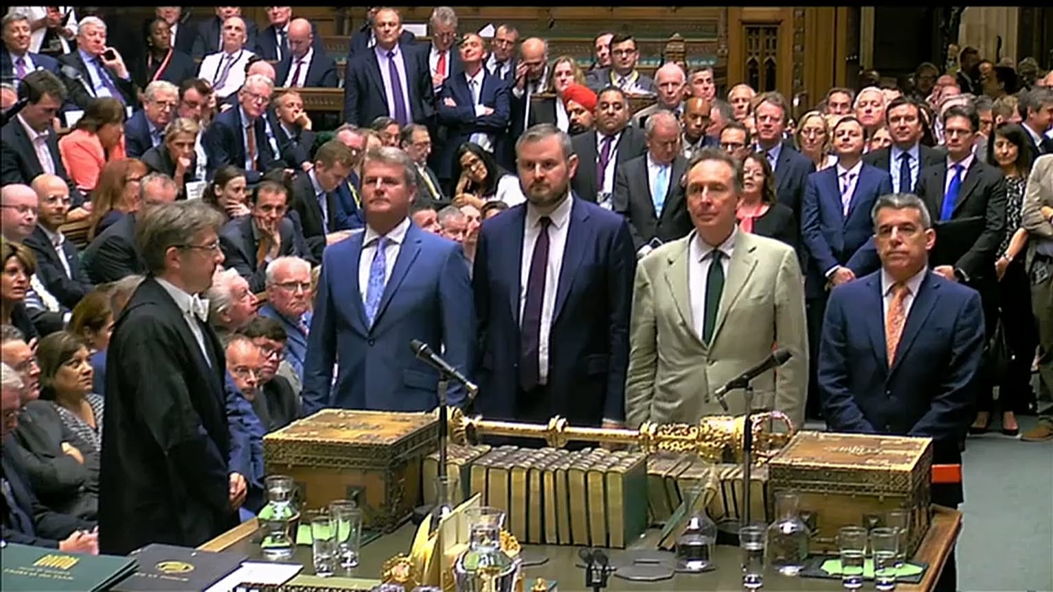 Brexit, il governo May evita una sconfitta ai Comuni