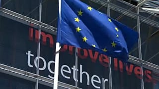 El Eurogrupo decide este jueves si pone fin al rescate de Grecia