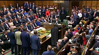 Theresa May evita la rebelión entre los conservadores