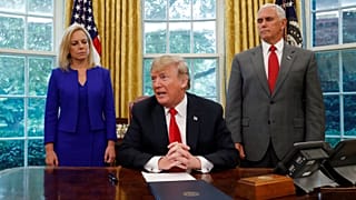 Donald trump signe un décret mettant fin à la séparation des familles de migrants 