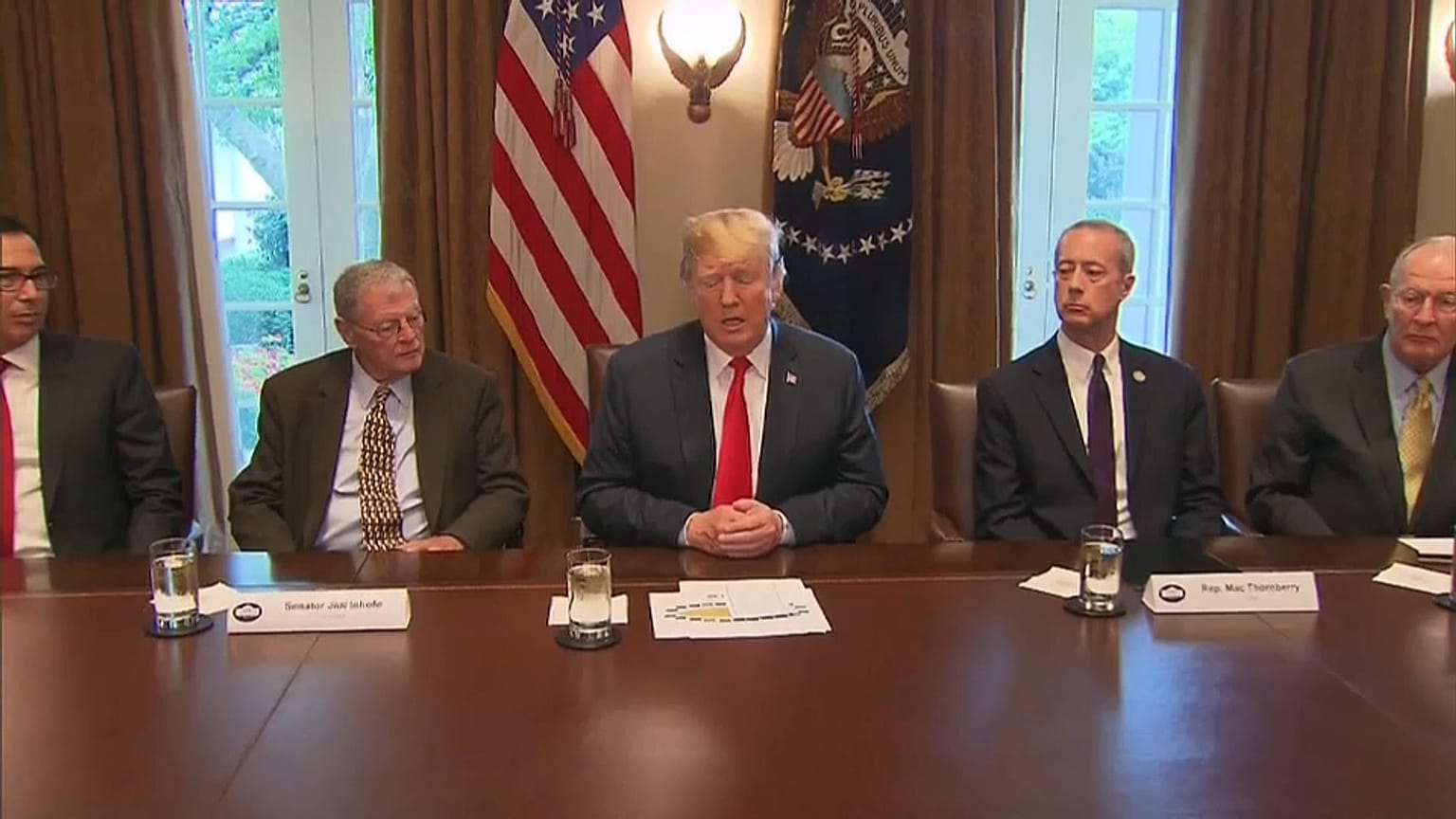 Trump ha firmato il decreto per non separare i minori dai genitori migranti
