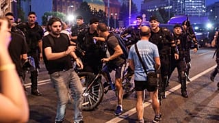 Les Roumains manifestent contre un assouplissement du code pénal 
