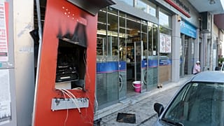 Ελλάδα: Μπαράζ εμπρησμών σε ΑΤΜ κατά τη διάρκεια της νύχτας