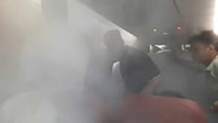 VİDEO: Kızgın yolcuları indiremeyen pilot uçakta soğuk hava estirdi!