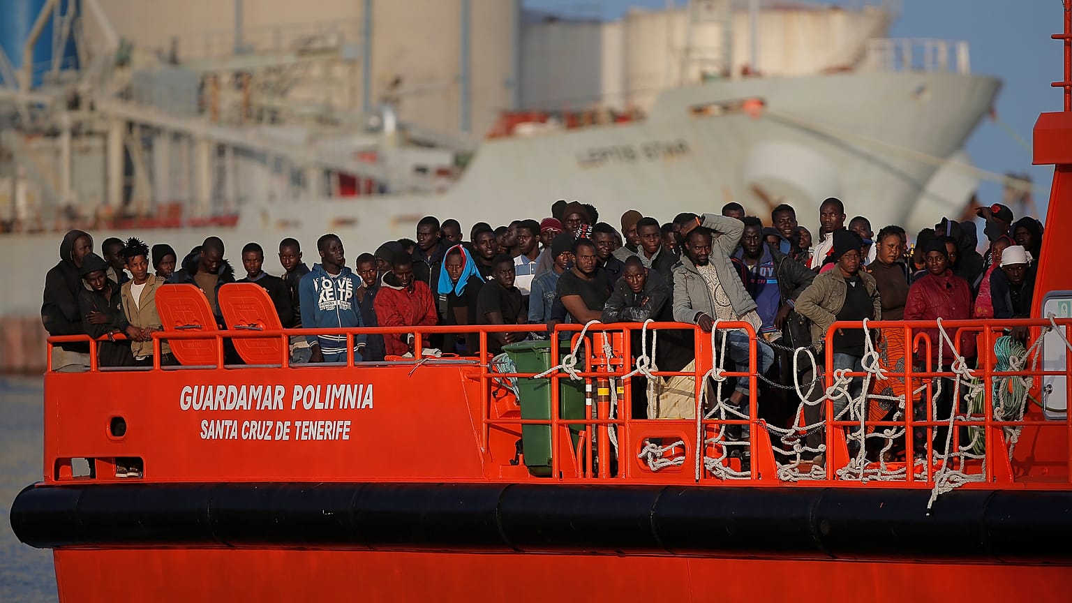 Avramopoulos contra "Guantánamo para migrantes"