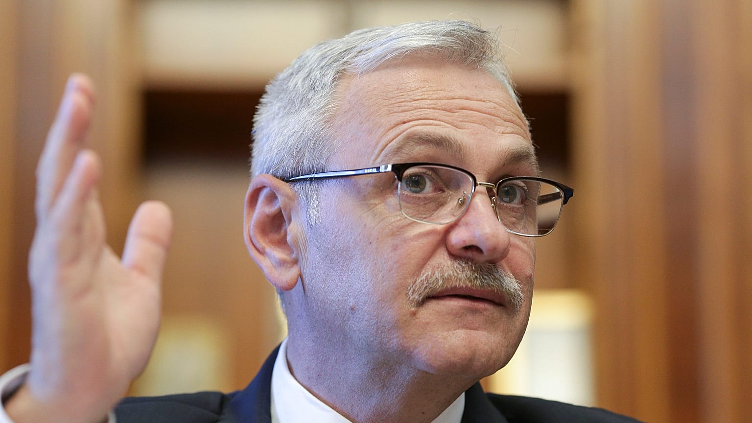 Romanya'da iktidar partisi liderine hapis cezası