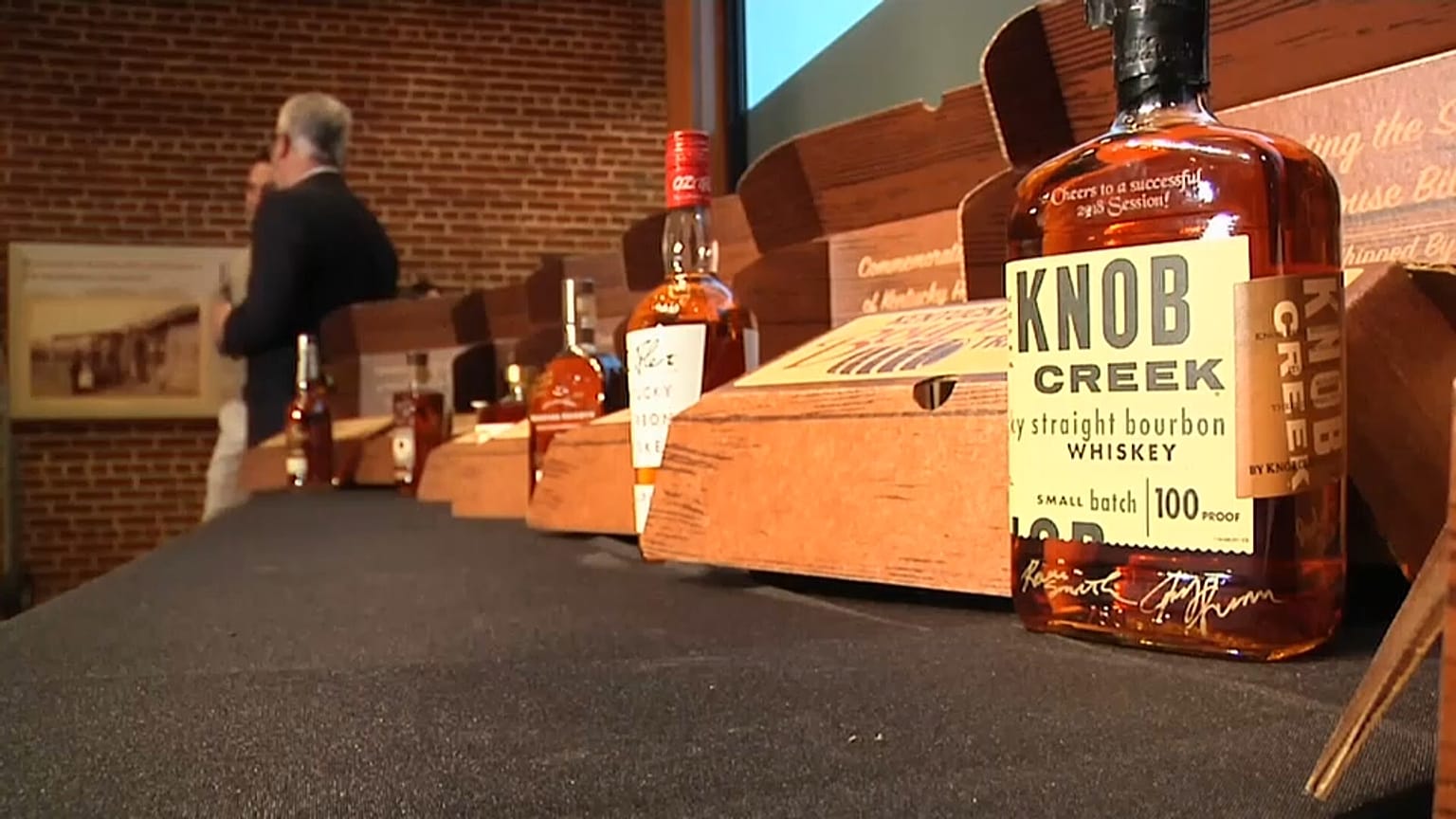 Da oggi sigarette, bourbon e moto Made in USA potrebbero costarvi di più