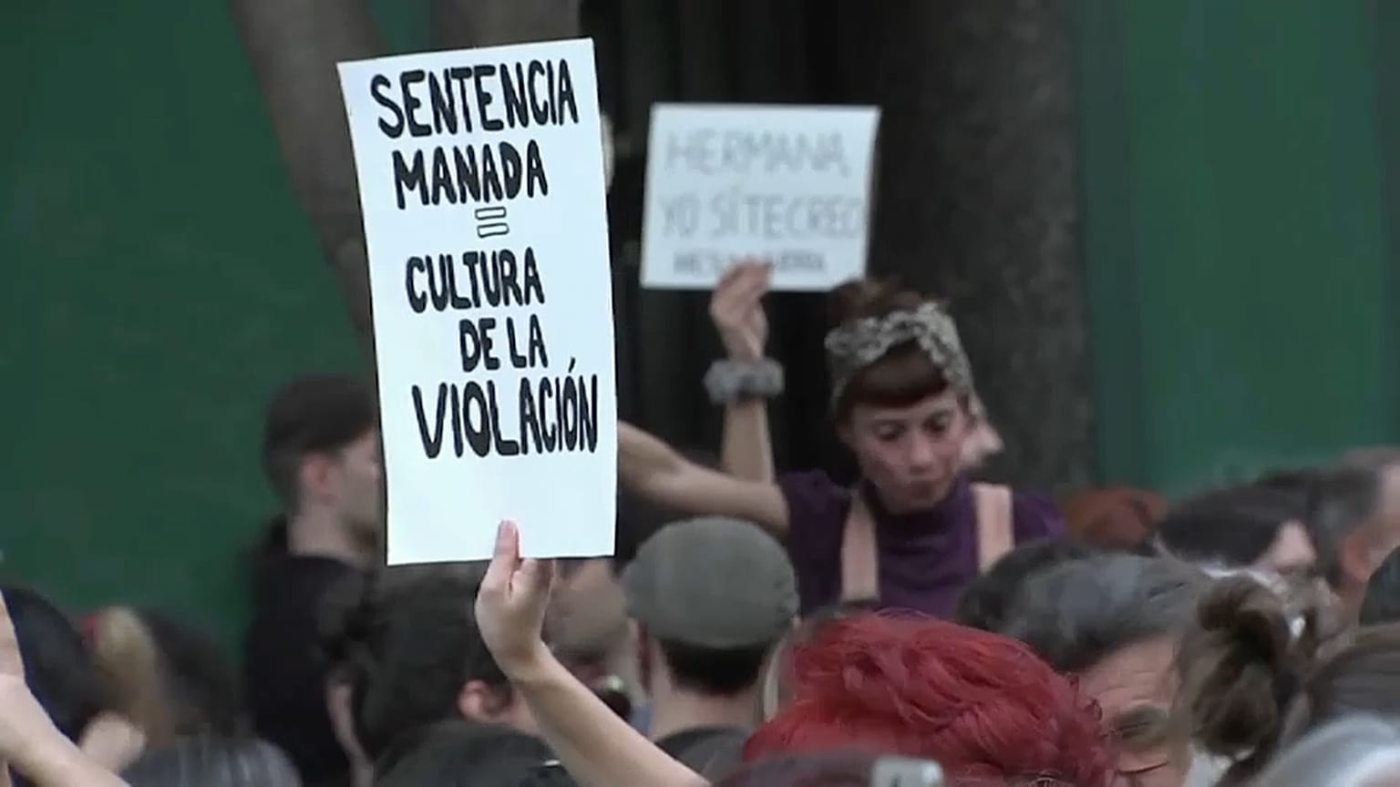 'La Manada' em liberdade por 6 mil euros