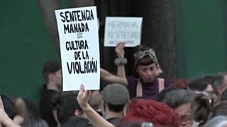 'La Manada' em liberdade por 6 mil euros