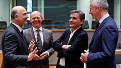 Au milieu, à droite, le ministre de l'économie grec