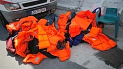 İspanya'ya ulaşan mültecilere ait can yelekleri 
