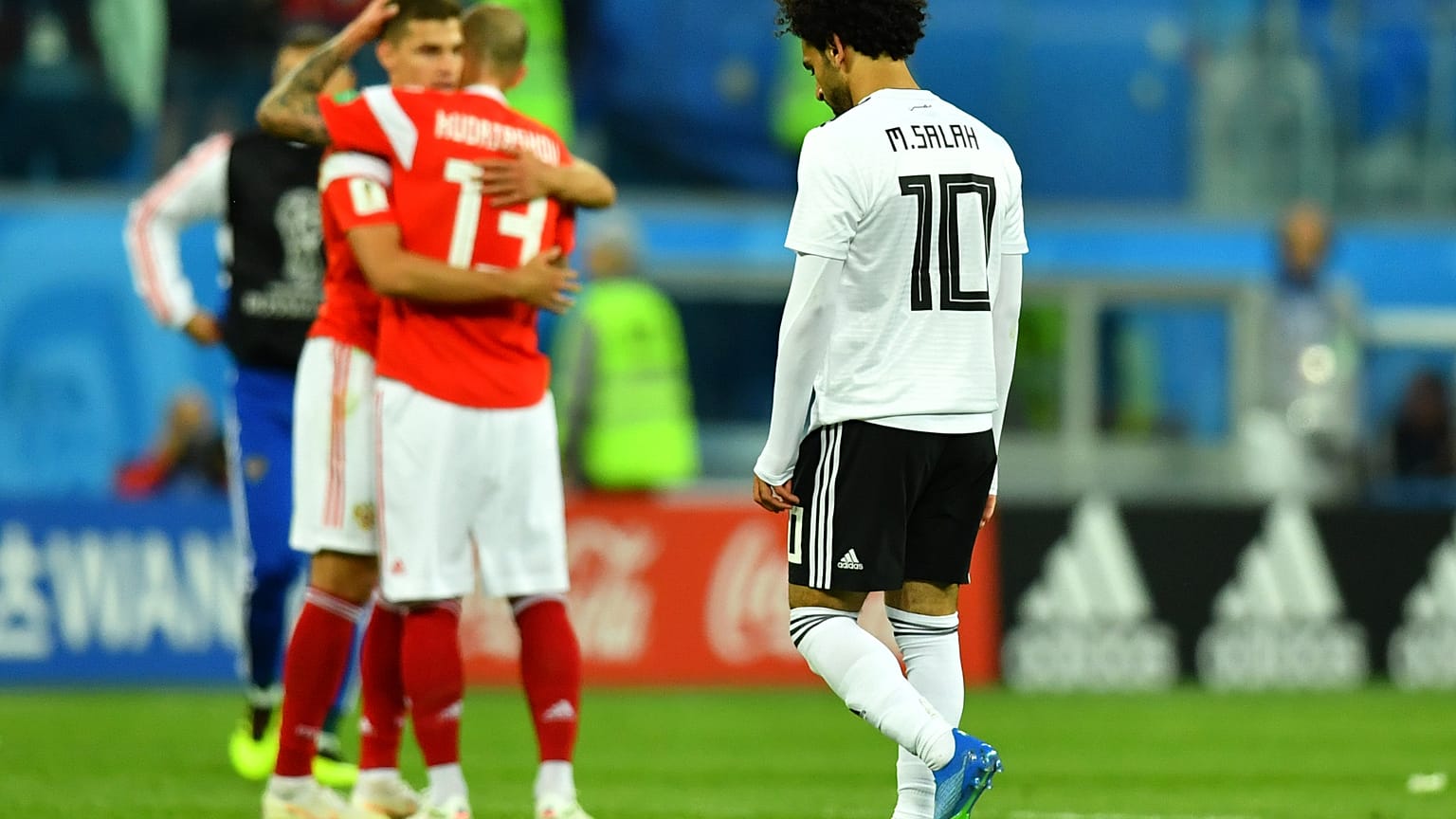 مصر تلجأ لفيفا بسبب التحكيم في مباراة روسيا 
