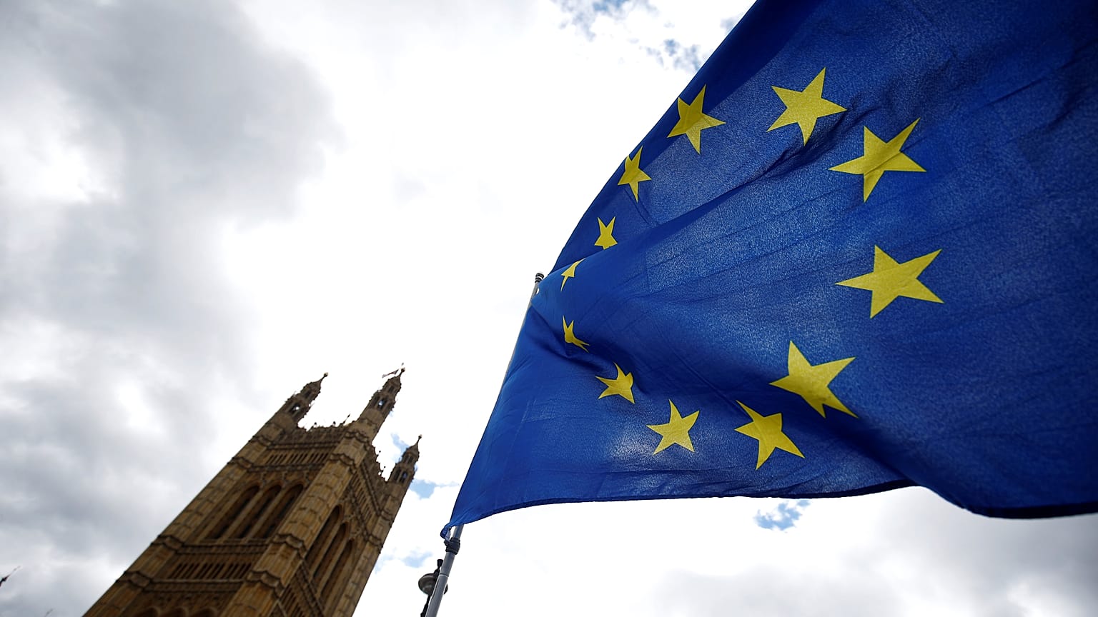 Brexit, cosa dovranno fare i cittadini UE che vogliono rimanere in UK