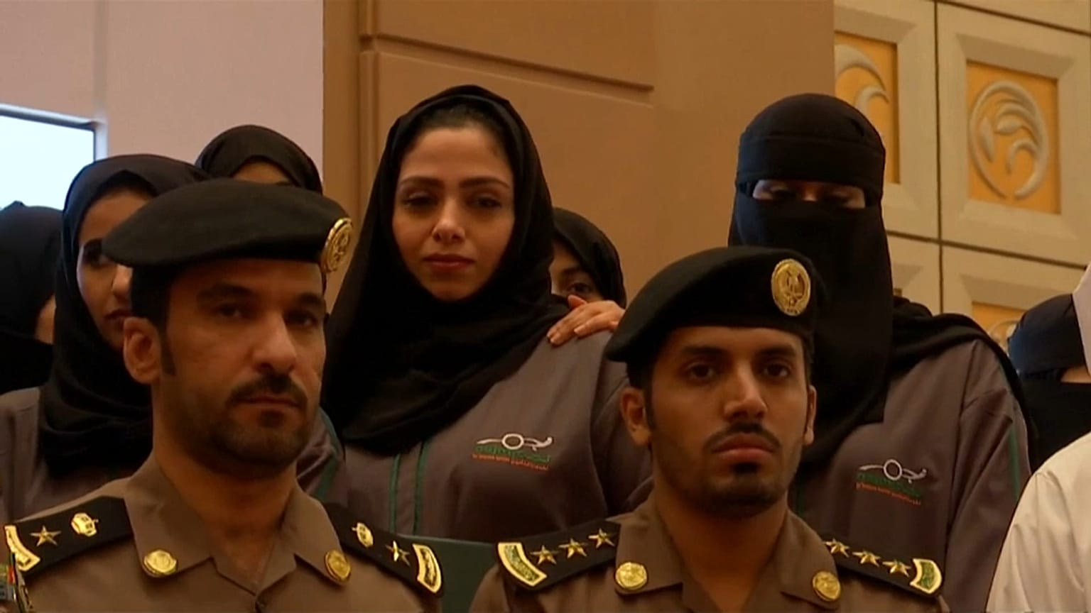 شاهد: أول دفعة لمفتشات حوادث الطرق في السعودية