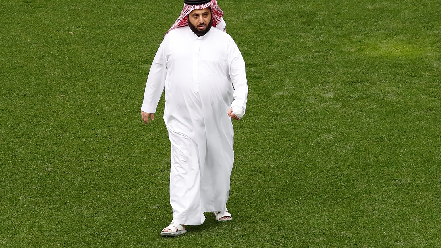 سجال بين تركي آل الشيخ والاتحاد الأوروبي لكرة القدم على تويتر 