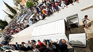 تونس تعتقل مهرباً نظم رحلة غير شرعية غرق فيها عشرات المهاجرين 