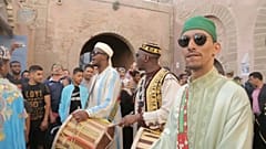 الصويرة المغربية ترقص على أنغام موسيقى القناوة في مهرجانها السنوي
