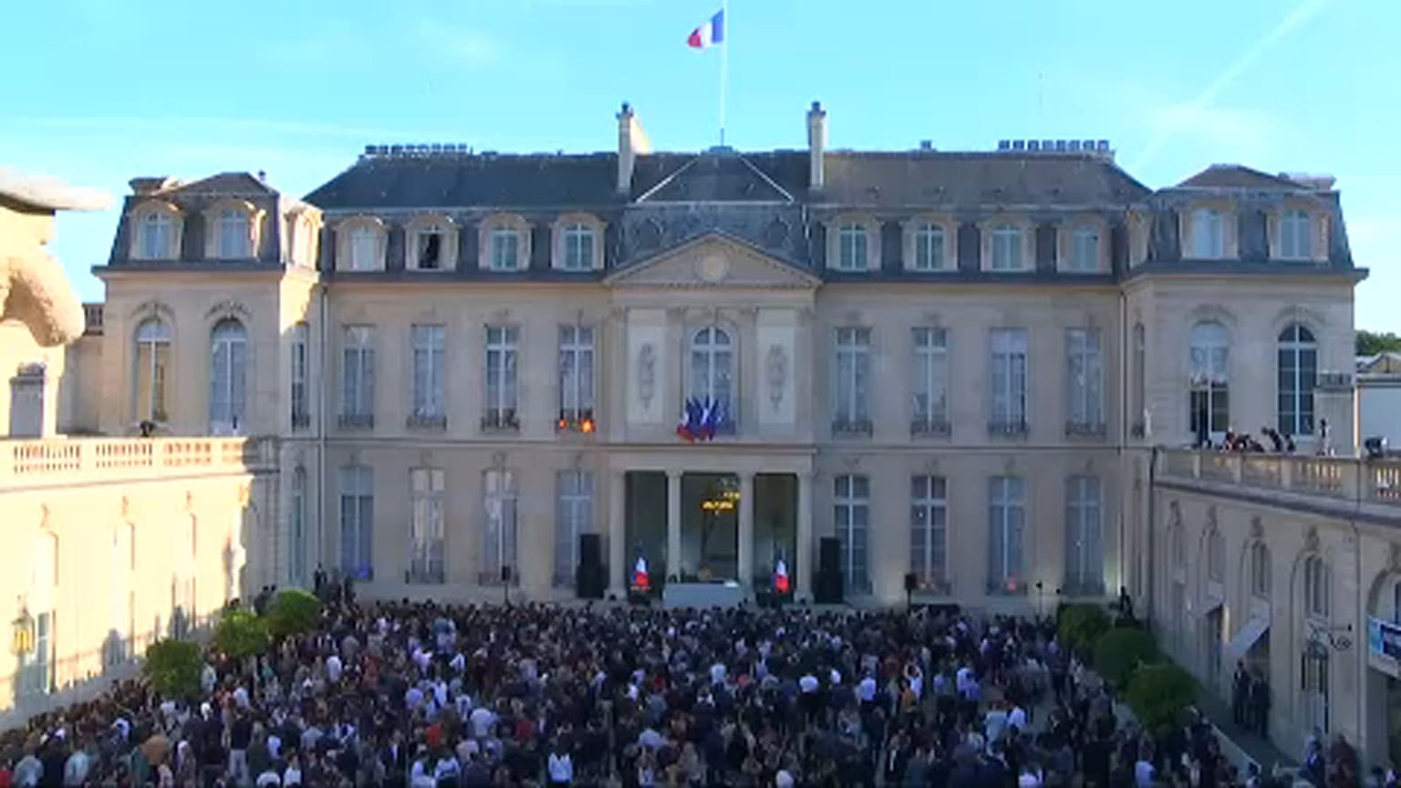 Buli az Elysée palotában