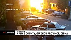 Kigyulladt egy kínai teherautó