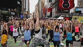 Ioga em plena Times Square