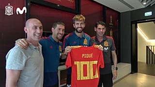 Homenaje a Piqué por sus cien partidos con la Roja